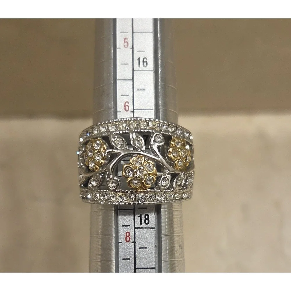 Large 18kge‎ Crystal Floral Ring Ring Size 7
